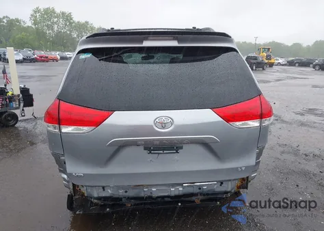 2011 Toyota Sienna Le z USA, uszkodzony, nr VIN 5TDKK3DC7BS165746